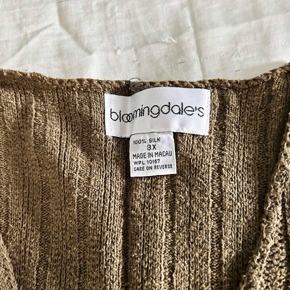 SWEATER, SILK 100%, SIZE 3X, KHAKI GREEN, V-NECK, BLOOMINGDALES, LONG SLEEVES, - Picture 4 of 5